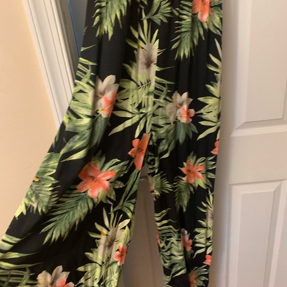 Tropical 🌴 jumpsuit! ✨ - Picture 3 of 4